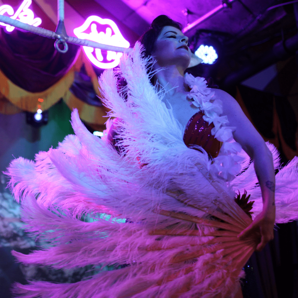 Burlesque Tänzerin im Knutschfleck Berlin