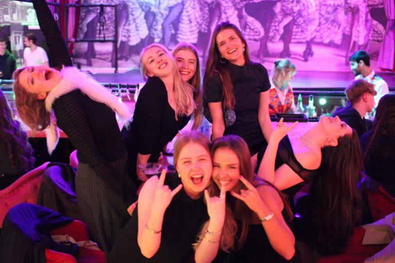 girls night out berlin knutschfleck