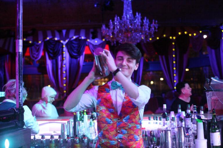 Cocktailkurs Team Event Berlin Alexanderplatz: Mix dein Team zum Hit; JETZT buchen!