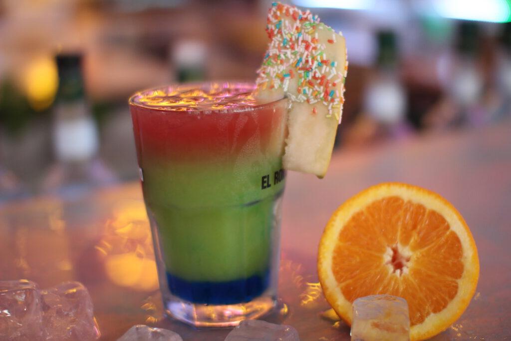 Knutschfleck Berlin sucht dich: Barkeeper / Bartender (m/w/d) für eine der buntesten Bars der Stadt