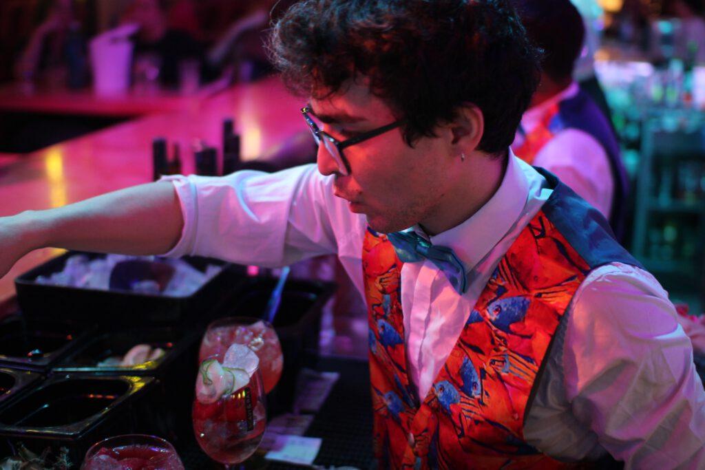 Cocktailträume im Knutschfleck: Ein Glas, das du nie vergisst