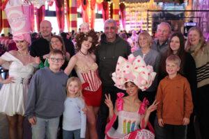 Familien-Brunch Abenteuer im Knutschfleck: Kids jubeln, Eltern feiern, Sonntags-Magie am Alexanderplatz!