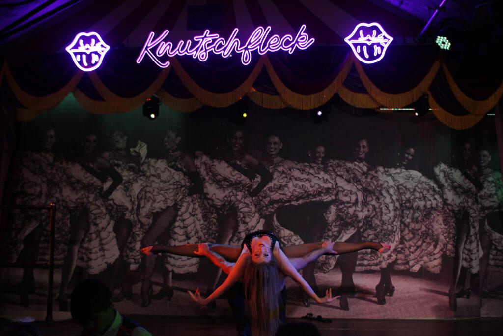 Atemberaubende Live-Shows im Knutschfleck: Ein Restaurant, das sich in eine Bühne voller Magie verwandelt!