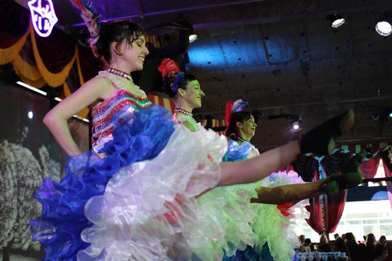 Unsere Künstler-Truppe rockt die Bühne: Knutschfleck-Showstars, die euch umhauen!