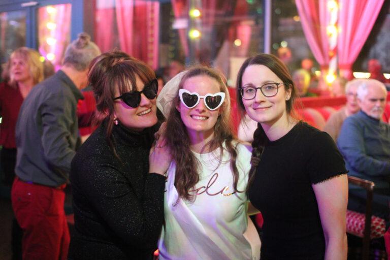 Kann ein Junggesell:innenabschied so wild sein, dass ihr noch in zehn Jahren darüber lacht?