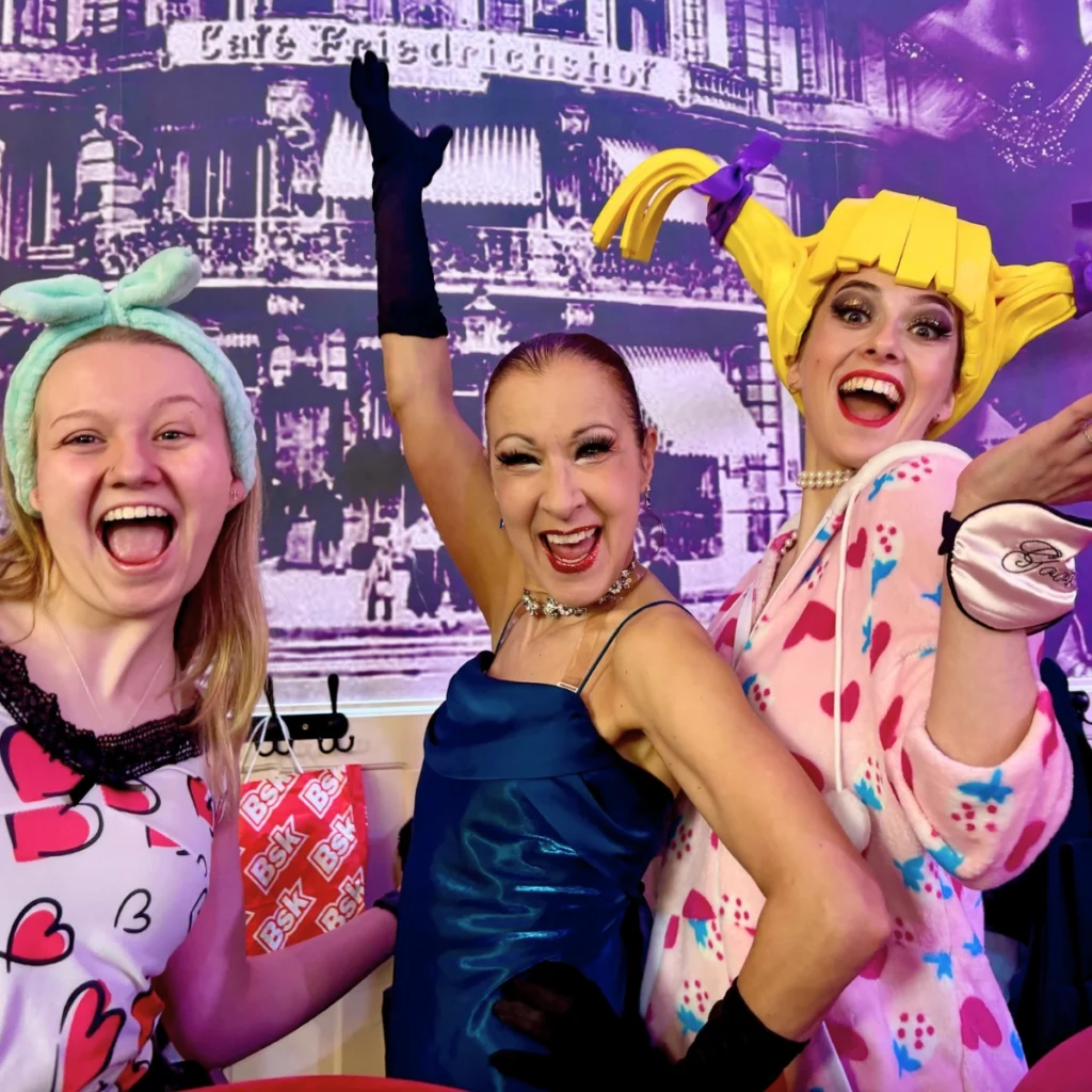 Brunchen in Berlin Dein ultimativer Erlebnisbrunch im Knutschfleck unterm Fernsehturm Knutschfleck Entertainment Girls