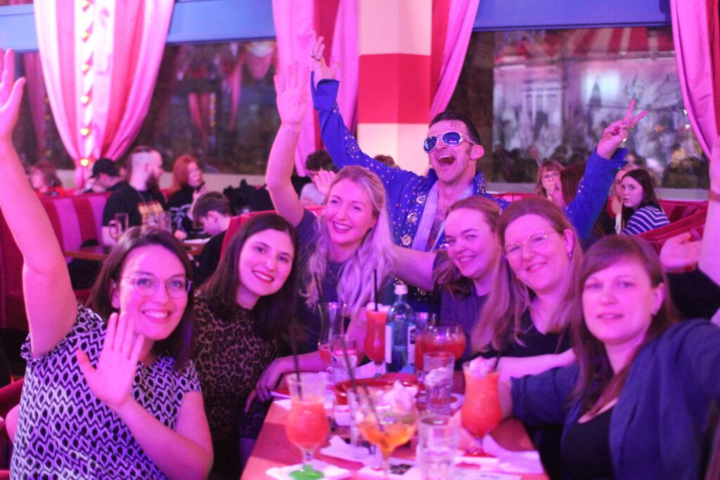 Sommerparty in Berlin unterm Fernsehturm