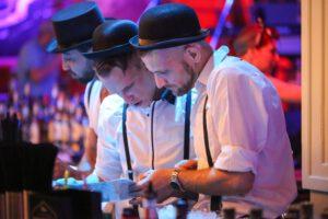 Mixology Magic ON: Knutschfleck Berlin, Werde Cocktail-Hexe bei Berlins Shake-Meistern!