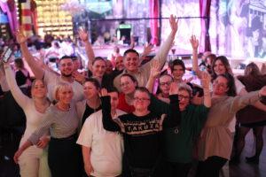 Team-Twist Explosion: Knutschfleck Berlin Wo Kollegen zu Crew-BFFs werden!