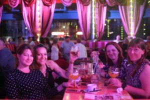 Deinen Geburtstag feiert man nur im Knutschfleck warum dein Geburtstag dort stattfinden sollte?