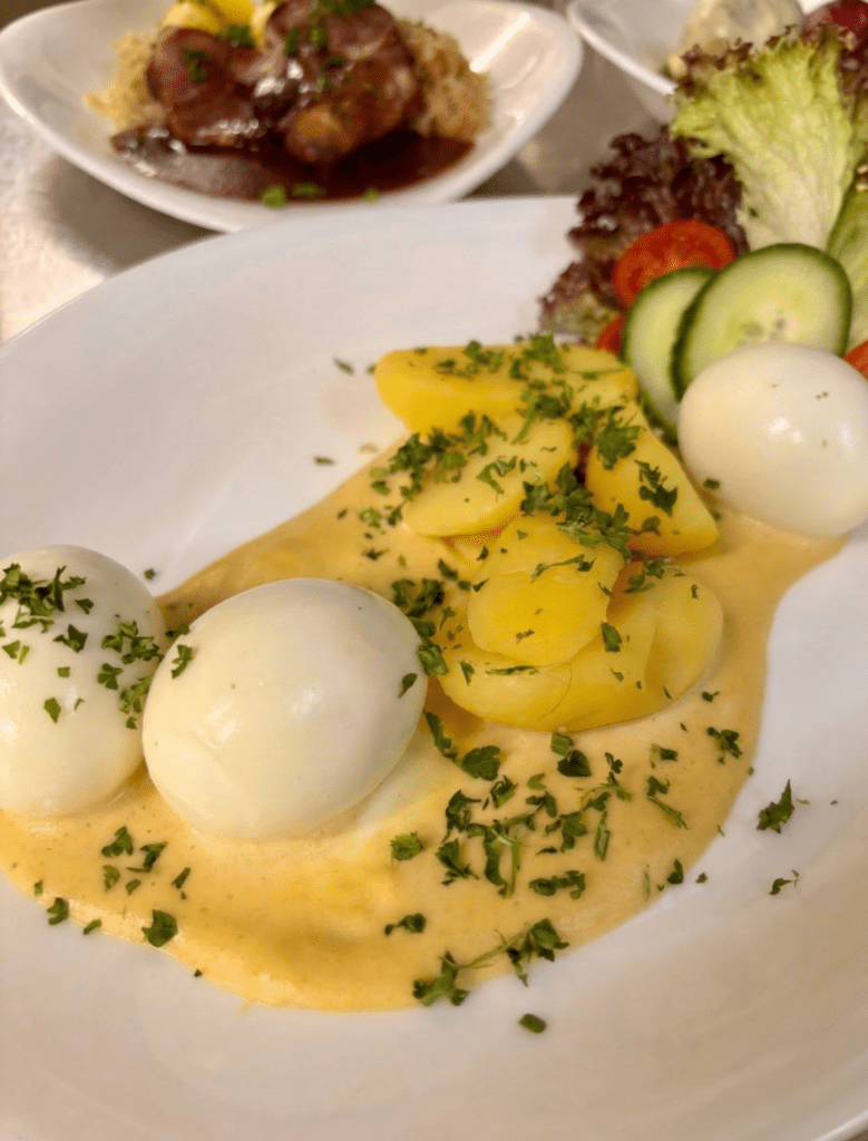 Traditionelle deutsche Küche und Show im Knutschfleck Berlin Alexanderplatz