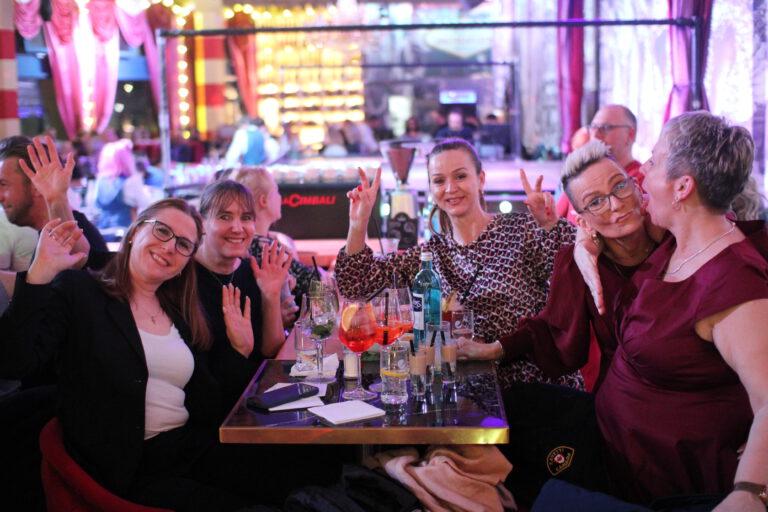 Mädelsabend in Berlin im Knutschfleck am Alexanderplatz bei Varieté Show