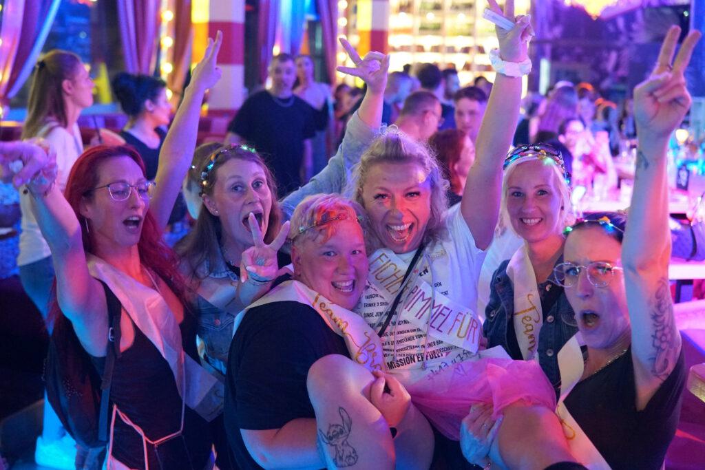 Junggesellenabschied im Knutschfleck Berlin am Alexanderplatz mit Varieté Show und Cocktails