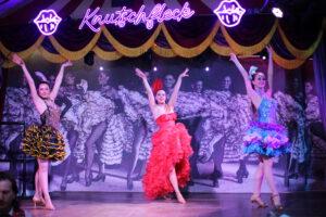 Gruppenveranstaltung Berlin Alexanderplatz im Knutschfleck Varieté Theater mit Live Show und Cocktails